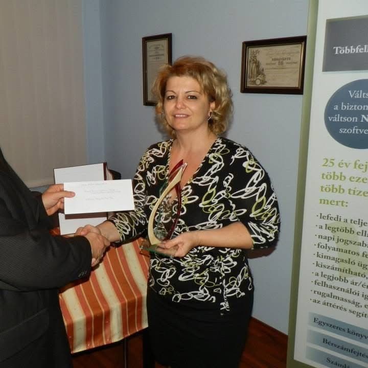 Varga Mariann átveszi a Könyvelői Nívó Díjat, 2013